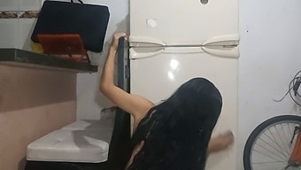 My Stepsister'S Insatiable Hunger For Pleasure Leads Her To The Kitchen For A Satisfying Encounter With My Well-Endowed Member - Erotic Content In Spanish